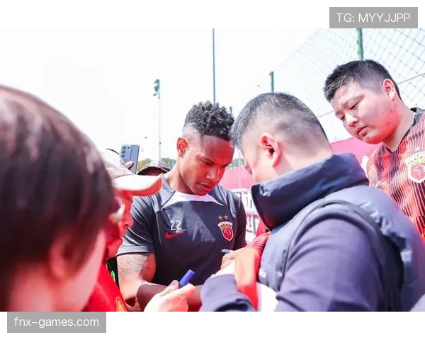 上海海港状态回升，全力拼搏迎战新赛季引球迷期待