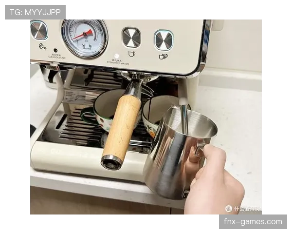 周冠宇家的咖啡机比我的年终奖还贵